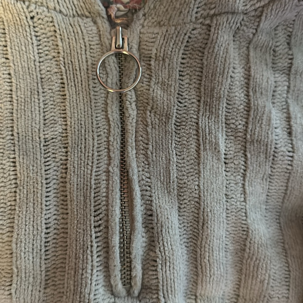 Size small! - Picture 2 of 2